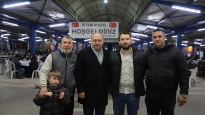 Gönen Belediye Başkanı İbrahim Palaz, mahalle gençlerinin organize ettiği iftar