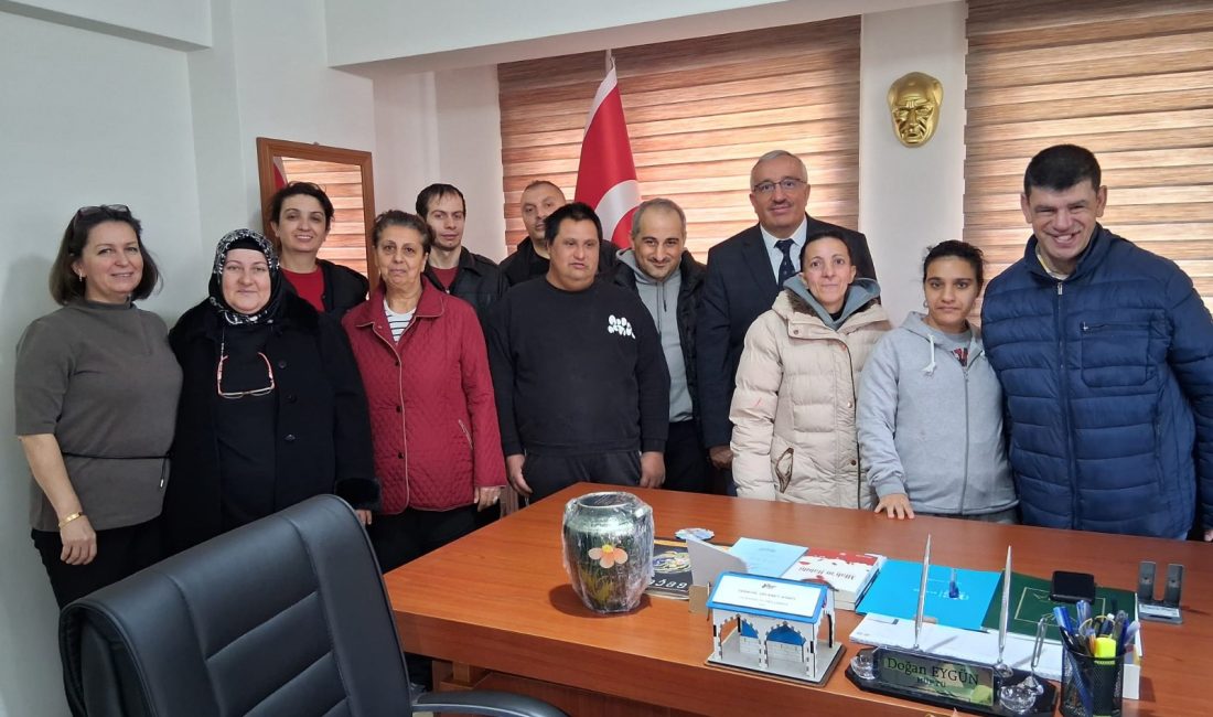 ENGEL-DER öğrencilerinden Erdek İlçe Müftülüğü’ne ziyaret Erdek ENGEL-DER Engelli Derneği üyeleri ve öğrencileri, Erdek İlçe Müftülüğü’nü
