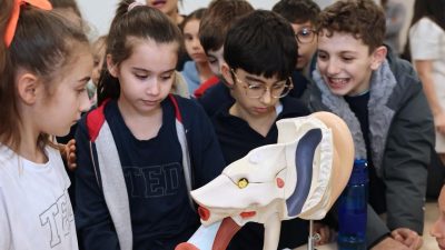 Bandırma TED Koleji öğrencilerinin BANÜ Tıp Fakültesi’ne gerçekleştirdiği ziyarette meslek