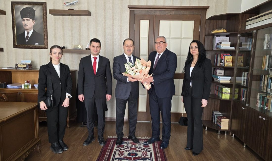 Vergi Dairesi’nden Kaymakam Aksakal’a özel ziyaret Vergi Haftası etkinlikleri çerçevesinde Vergi Dairesi Müdürü Mehmet Cengiz ve
