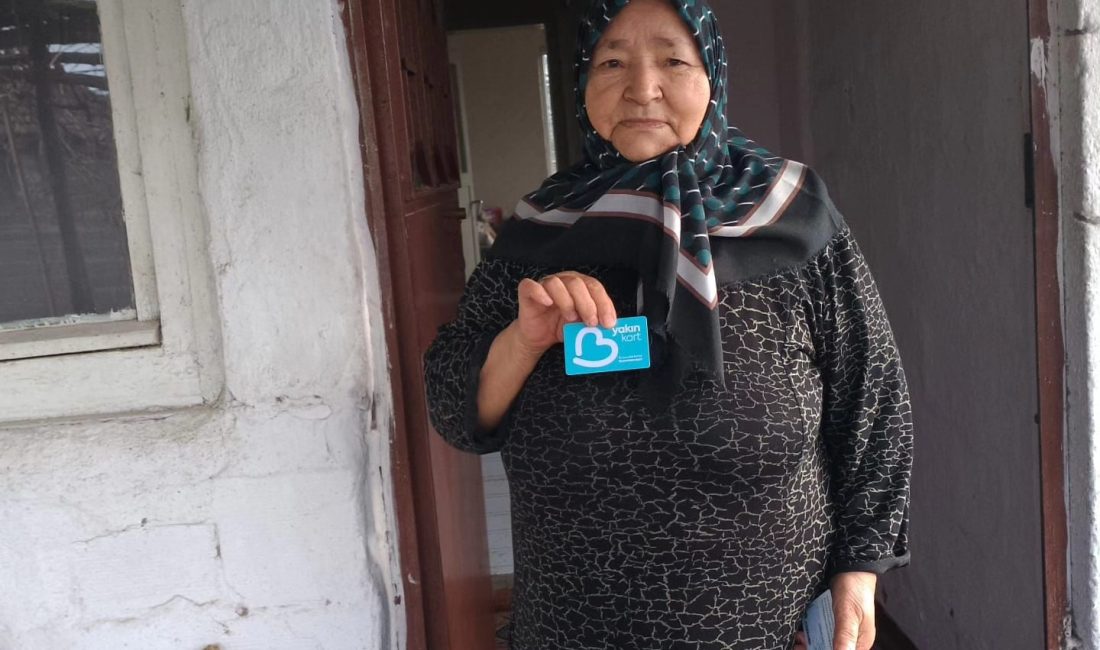 Manyas Belediye Başkanı Ahmet Duru, Yakın Kart başvurusu yapan vatandaşlarla