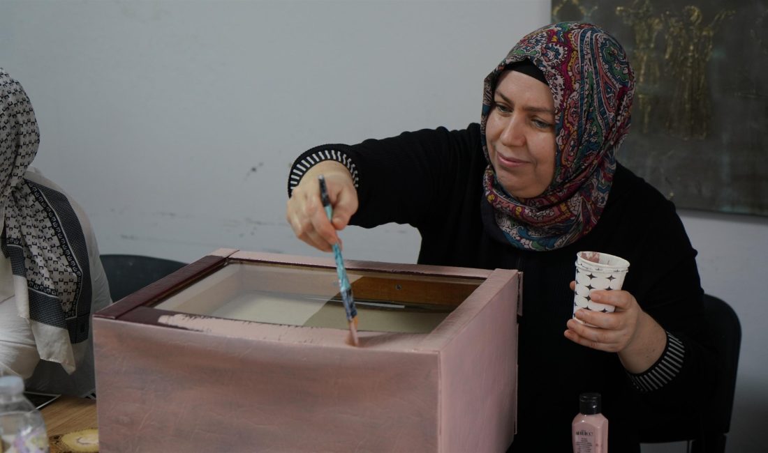 Balıkesir Büyükşehir Belediyesi kadın odaklı hizmetleriyle öne çıkıyor Balıkesir Büyükşehir Belediye Başkanı Ahmet Akın’ın Manyas’a kazandırdığı Kadın Yaşam