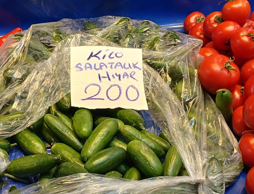 HIYAR FİYATI TAVAN YAPTI Sebze ve meyve fiyatlarında yükselen ürünler arasında salatalık hıyar 200