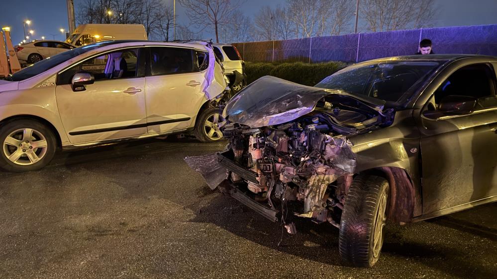 Otoyoldaki feci kazada tır sürücüsü yaşananları anlattı: “Gelen vurdu, giden vurdu” Anadolu Otoyolu’nun Sakarya geçişinde 16 aracın karıştığı, 4’ü ağır olmak