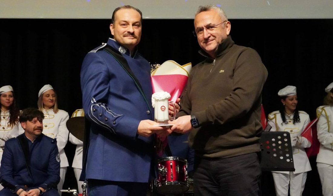 Susurluk’ta Cumhuriyet Kadınları Bandosu’ndan Yıl Dönümü Konseri Susurluk Belediyesi Cumhuriyet Kadınları Bandosu’nun 1. kuruluş yıl dönümü, Bursa