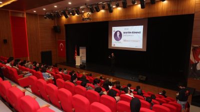 Bandırma Onyedi Eylül Üniversitesi’nde düzenlenen “Rektör-Öğrenci Buluşmaları” kapsamında Rektör Prof.