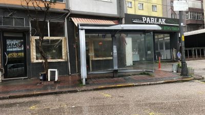 Bandırma’da  sabah saatlerinde çıkan kavgada 1 kişi hayatını kaybetti. Edinilen