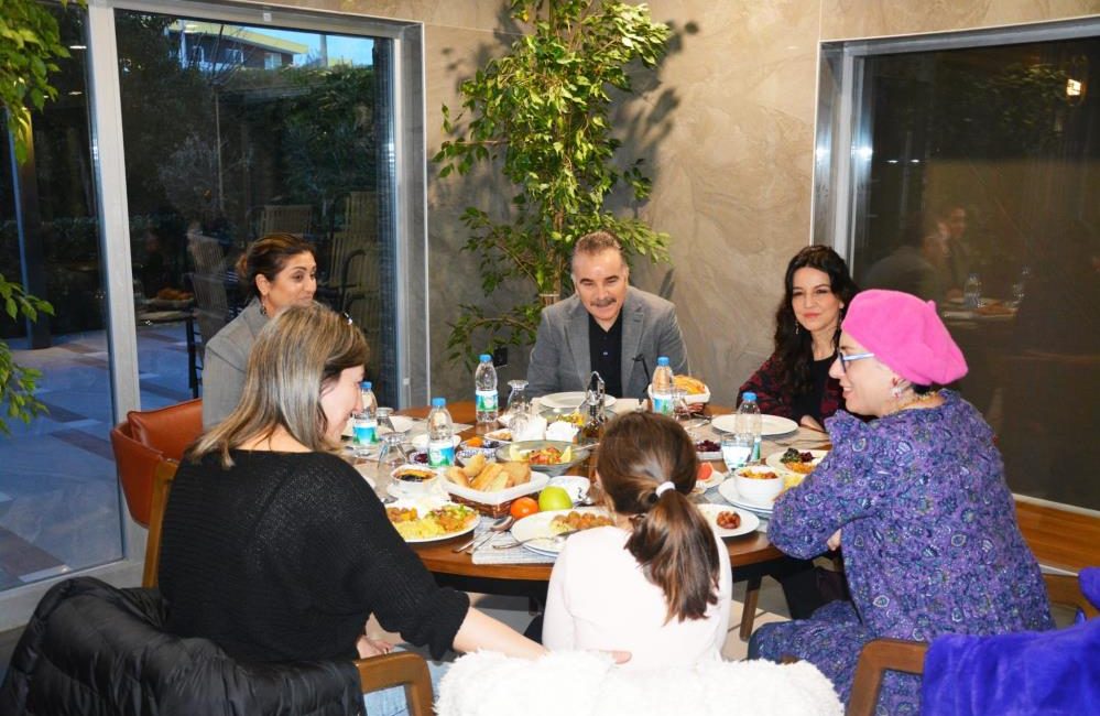 Öksüz ve yetim çocuklar için iftar programı düzenlendi Edremit Kaymakamlığı himayelerinde, Edremit Sosyal Hizmet Merkezi Müdürlüğü ile Edremit