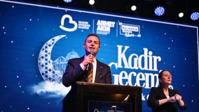 Balıkesir Büyükşehir Belediye Başkanı Ahmet Akın, Kadir Gecesi’nde Zağnos Paşa