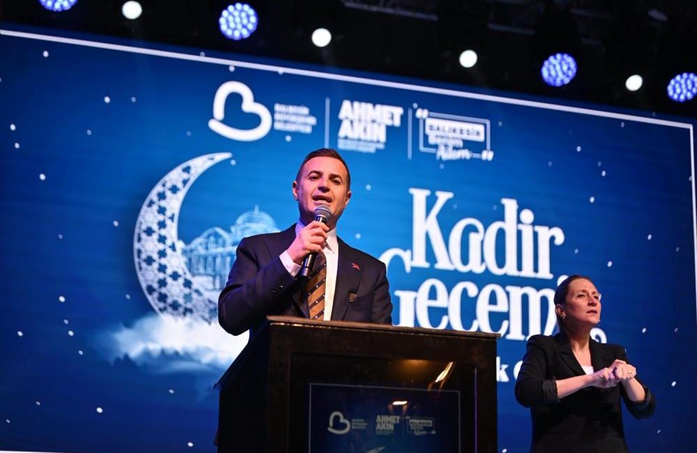 Balıkesir’de 30 bin kişilik dev iftar Balıkesir Büyükşehir Belediye Başkanı Ahmet Akın, Kadir Gecesi’nde Zağnos Paşa