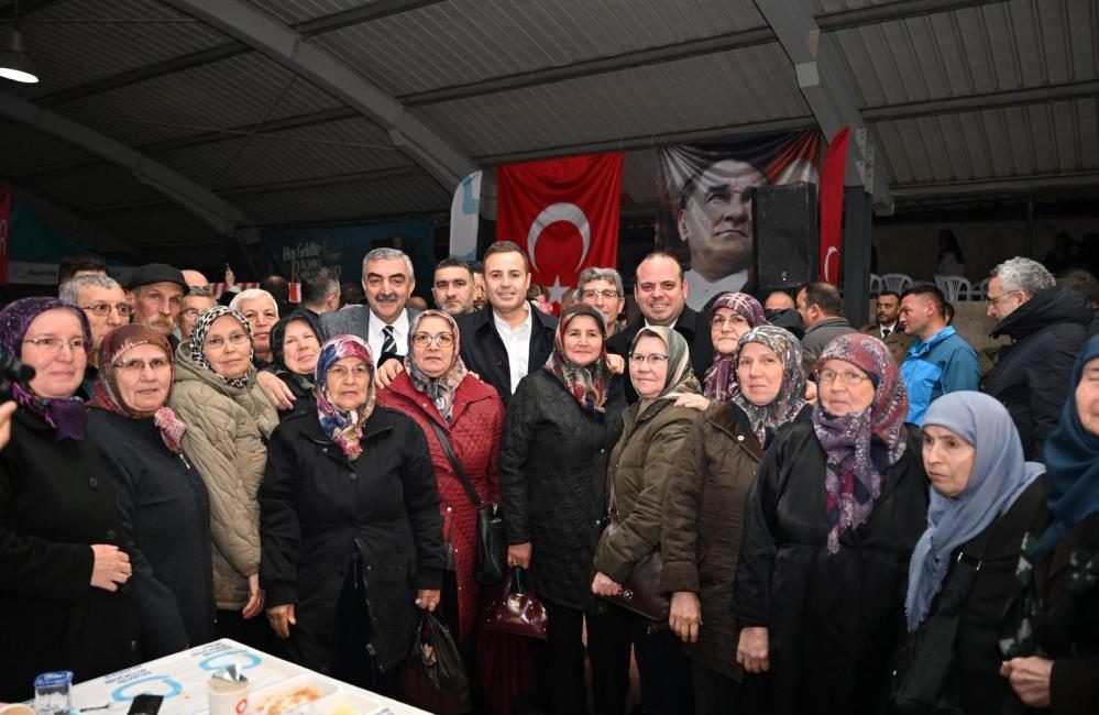 Başkan Akın, Balyalılar ile iftarın bereketini paylaştı Balıkesir Büyükşehir Belediye Başkanı Ahmet Akın, Ramazan ayının bereketini hemşehrileriyle