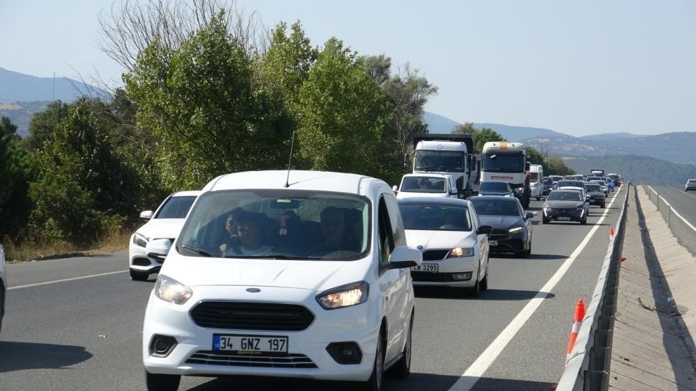Balıkesir’de araç sayısı 696 bine yükseldi Türkiye’de şubat ayında 121 bin 791 taşıtın trafiğe kaydı yapılırken,