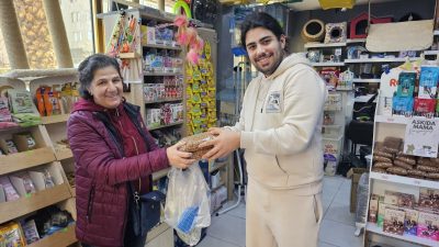 Bandırma’da hayvanseverler ve ihtiyaç sahipleri için başlatılan “Askıda mama” kampanyası,