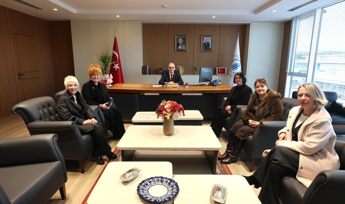 Türk Anneler Derneği Bandırma Şubesi yöneticileri, Rektör Prof. Dr. İsmail