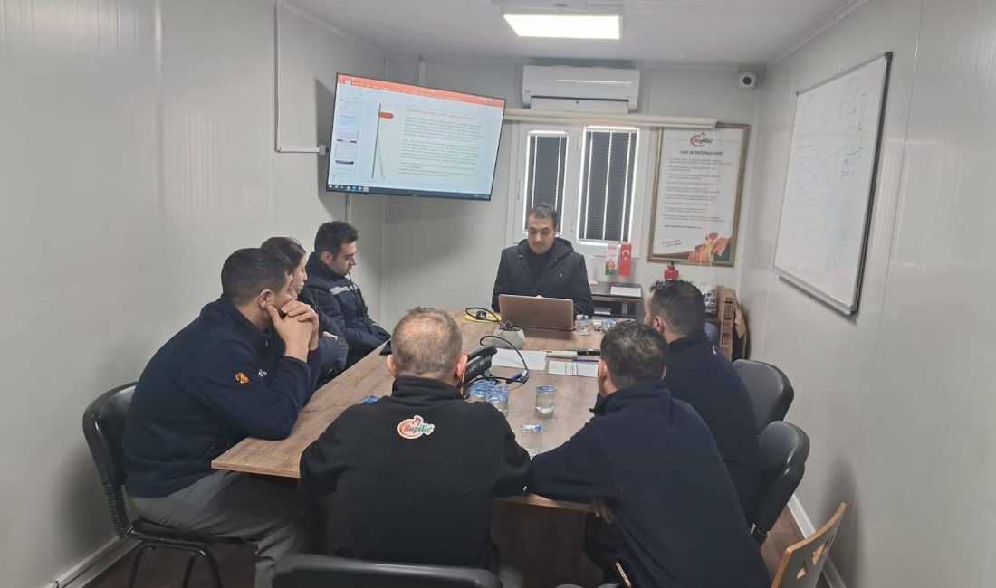 Bandırma Bu Piliç’te Helal Kesim Süreci Anlatıldı Bandırma’da düzenlenen seminerde, helal kesim sürecine dair dini ve pratik