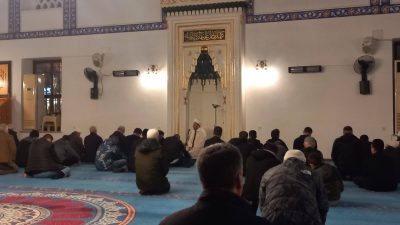 Bandırma İlçe Müftüsü Abdulhamid Pehlivan, Haydarçavuş Camii’nde teravih namazını kıldırdı,