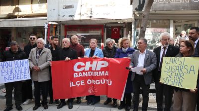 CHP Bandırma İlçe Örgütü, İstiklal Caddesi’nde yaptığı basın açıklamasıyla ekonomik