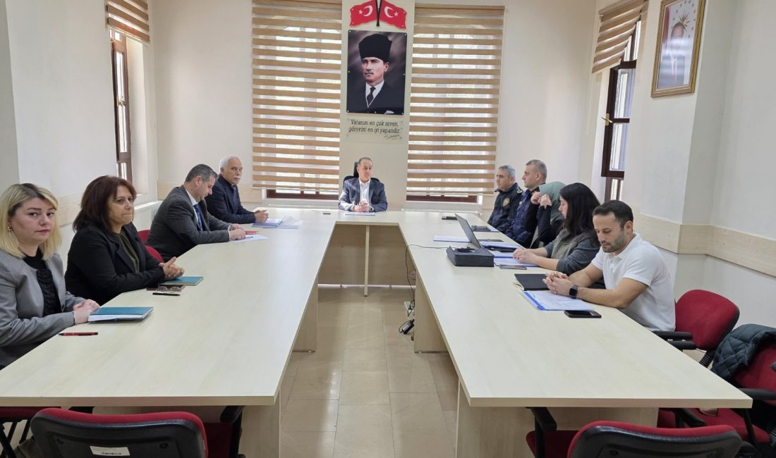 Bandırma’da sokak hayvanlarının yaşam koşulları görüşüldü Sahipsiz sokak hayvanlarının güvenli yaşam alanlarına kavuşması için Bandırma Kaymakamı