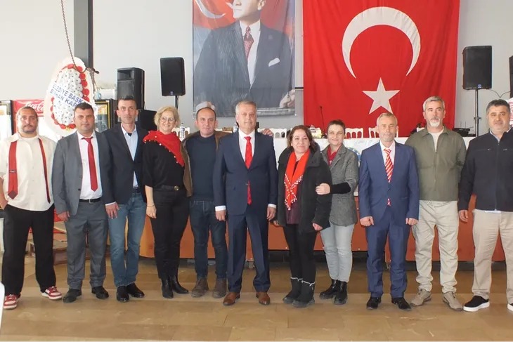 Erdek Esnaf ve Sanatkârlar Odası’nda Vahit Kocabıyık Yeniden Başkan Seçildi Erdek Esnaf ve Sanatkârlar Odası’nın olağan genel kurulunda mevcut başkan