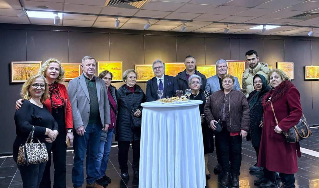 Bandırma’da “Biz Olalım” sergisi sanatseverlerle buluştu Gültekin Özcan’ın 64 eserden oluşan yağlı boya sergisi, Tunç Başaran