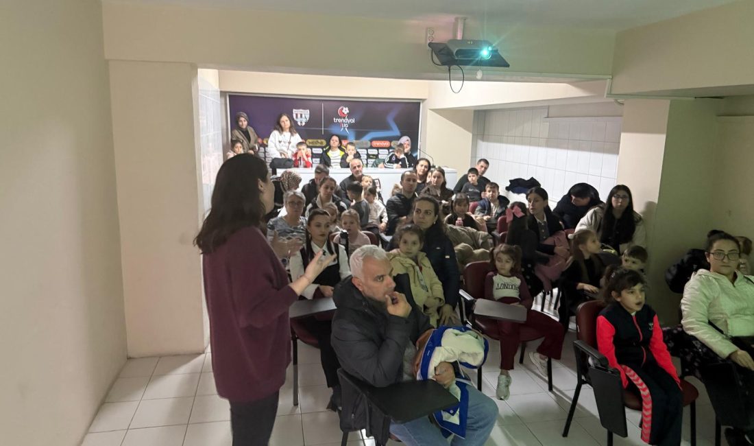 Bandırma’da Sıfır Atık Günü’ne Özel Cimnastik Semineri Bandırma Gençlik ve Spor İlçe Müdürlüğü’nün düzenlediği seminerde, çevre bilinci