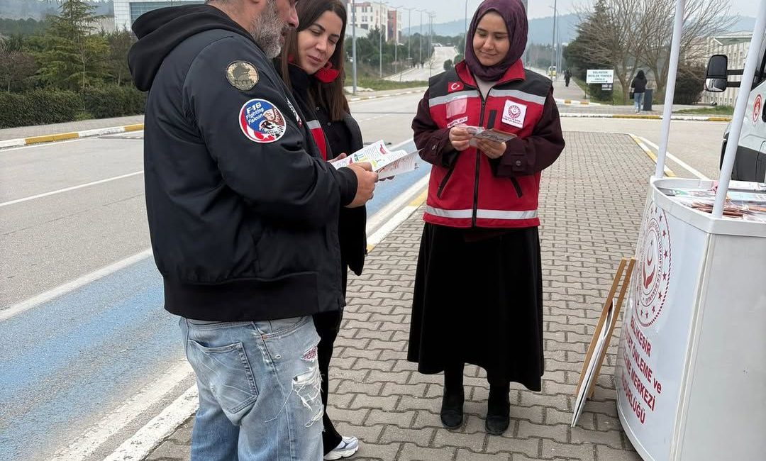 Çağış Kampüsü’nde Mobil Sosyal Hizmet Tanıtımı Balıkesir Üniversitesi’nde kurulan mobil sosyal hizmet aracıyla öğrencilere kadın hakları