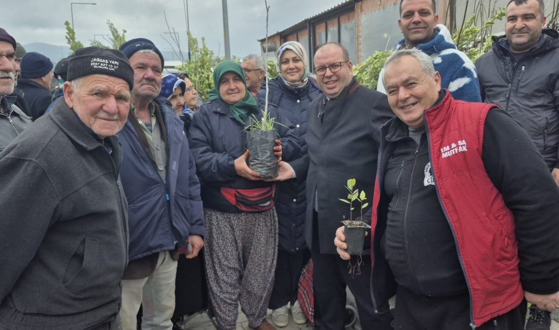 Susurluk’ta vatandaşlara bin 500 fidan dağıtıldı Bandırma Orman İşletme Müdürlüğü’nün düzenlediği etkinlikte, “Daha Yeşil Bir Susurluk”