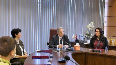 Bandırma Belediye Başkanı Dursun Mirza, Edincik 18 Eylül İlkokulu öğrencilerine