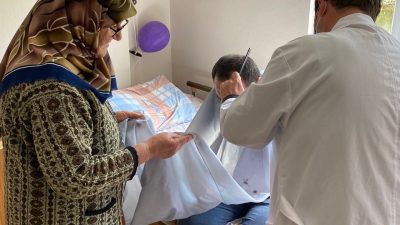 Susurluk Belediyesi, ilçedeki ihtiyaç sahiplerinin evlerine düzenli olarak ulaşarak destek