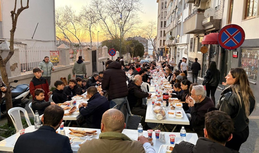 Bandırma’da sporcular sokak iftarında buluştu Bandırma’da Günaydın Mahallesi’nde düzenlenen sokak iftarında şampiyon sporcular ve vatandaşlar