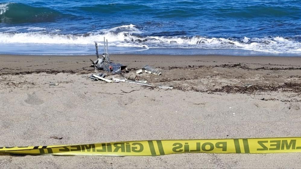 Halk plajında İHA alarmı: Patlayıcı taşıyabileceği şüphesiyle 400 metre yarıçaplı alan boşaltıldı Karasu ilçesinde halk plajında parçalanmış halde bir insansız hava aracı