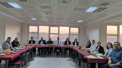 Bandırma Eğitim ve Araştırma Hastanesi’nde düzenlenen iftar programı, sağlık yöneticileri,