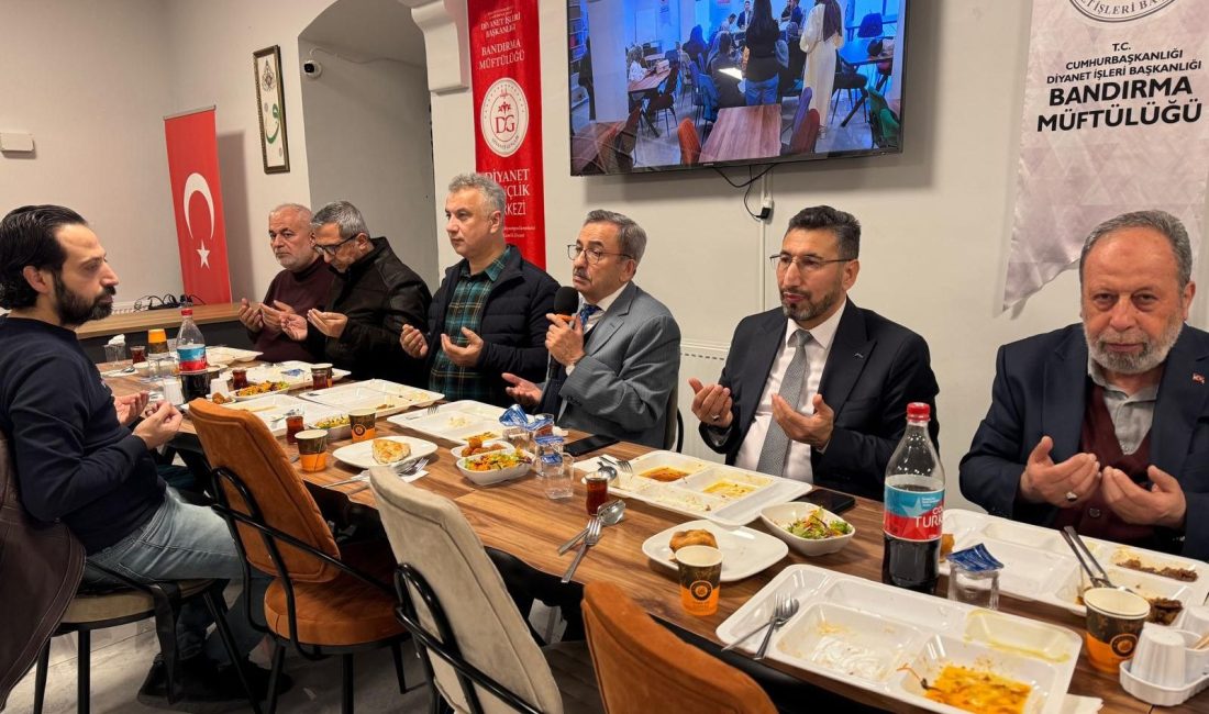 Bandırma Diyanet Gençlik Merkezi’nde Ramazan Buluşması Balıkesir İl Müftüsü Hasan Hayri Yaşar, Bandırma’da düzenlenen iftar programında