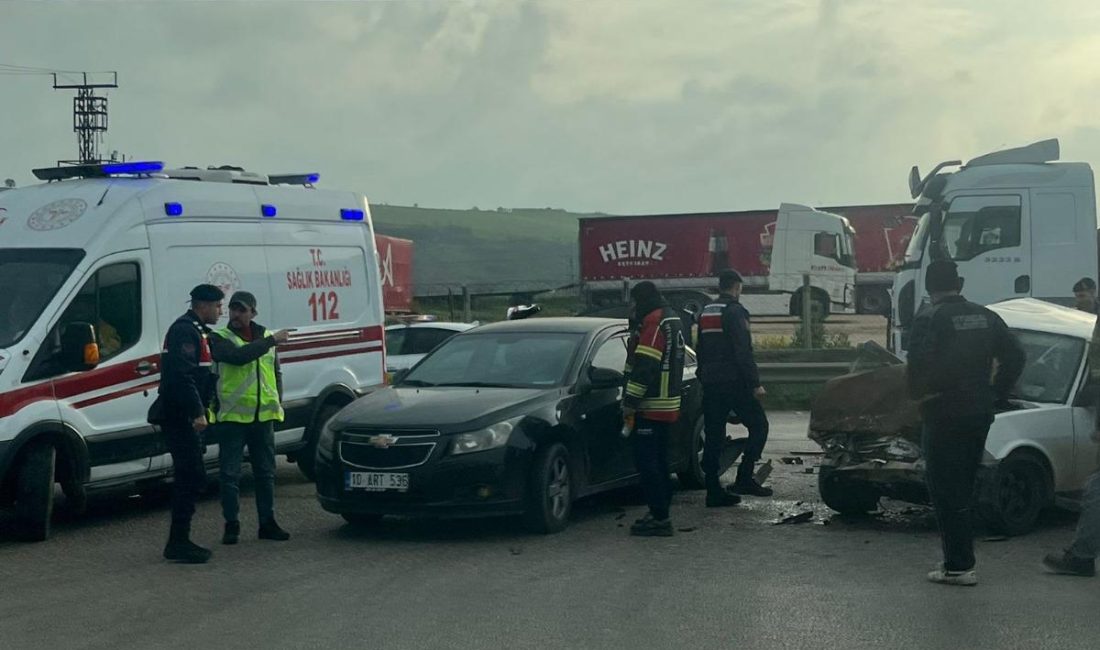 Bandırma’da Zincirleme Kaza: 1 Ölü, 2 Yaralı Bandırma Akçapınar Kavşağı’nda meydana gelen zincirleme trafik kazasında 52 yaşındaki