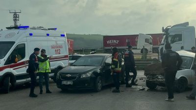 Bandırma Akçapınar Kavşağı’nda meydana gelen zincirleme trafik kazasında 52 yaşındaki
