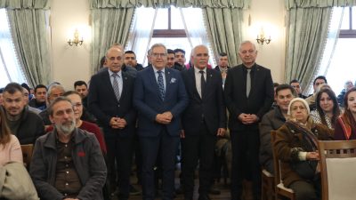 Ramazan Bayramı arifesinde düzenlenen bayramlaşma programında Bandırma protokolü ve vatandaşlar