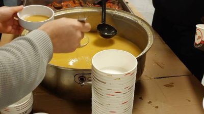Hicri Ercili Çocuk Evleri Sitesi’nde kalan çocuklar, Bandırma’da düzenlenen iftar