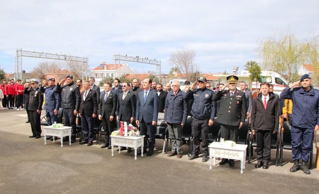 Kutsal Emanetler Gönen’den Karacabey’e Uğurlandı Çanakkale Zaferi’nin 111. yılı etkinlikleri kapsamında Gelibolu’dan yola çıkan kutsal