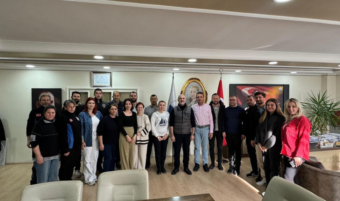 Marmara Adalar Belediye Başkanı Aydın Dinçer, bayram münasebetiyle personel ile