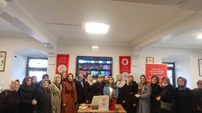 Dr. Semin Güler Oğurtan, Bandırma Gençlik Merkezi’nde düzenlenen konferansta aile