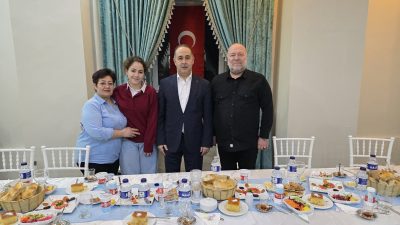 Bandırma Kaymakamı Engin Aksakal, ebeveynlerini kaybeden çocuklar ve yakınlarıyla iftar