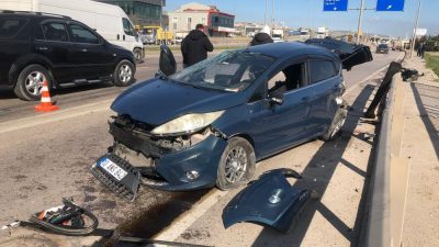 Bandırma’da refüje çarpıp karşı şeride savrulan otomobilin su tankerine çarpması