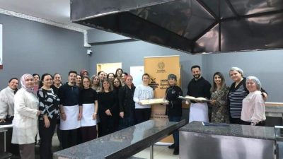 Balıkesir Öğretmen Akademileri’nin ilk gastronomi atölyesinde öğretmenler, Dursunbey’in ünlü Kabaklı