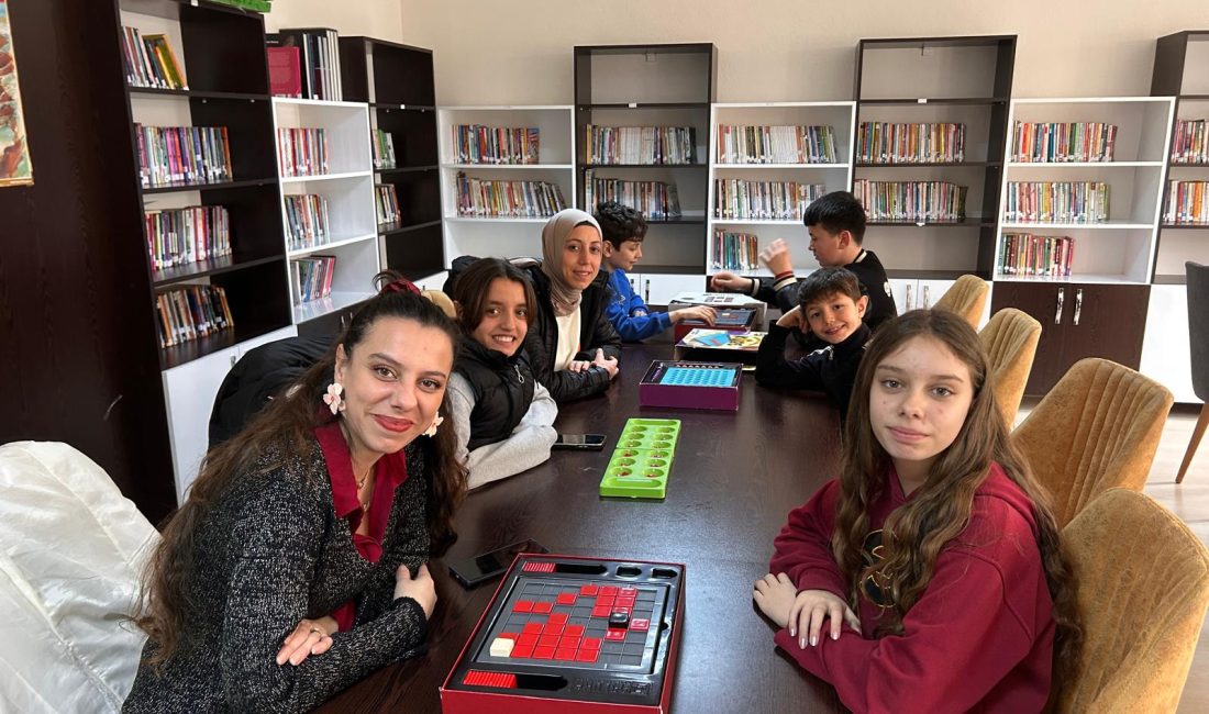 Bandırma’da okul kütüphanesinde zeka oyunları şenliği Bandırma Esnaf Sanatkarları Ortaokulu’nda okul kütüphanesinde gerçekleştirilen zeka oyunları şenliğinde