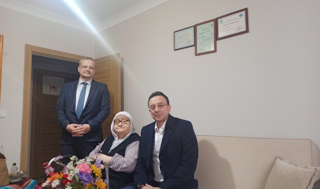 Bandırma İlçe Milli Eğitim’den şehit ailelerine ziyaret Bandırma İlçe Milli Eğitim Müdürü Mutlu Aslan ve öğretmen Serkan