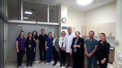 Bandırma Eğitim ve Araştırma Hastanesi’nde yönetim kadrosu, nöbetçi personelle bayramlaştı.