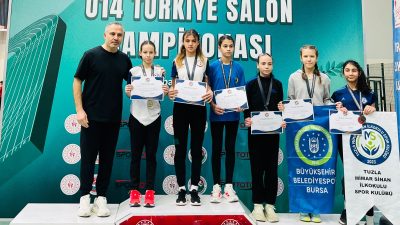 Bursa’da düzenlenen U-14 Salon Atletizm Türkiye Şampiyonası’nda Erdek Atletik NYZ