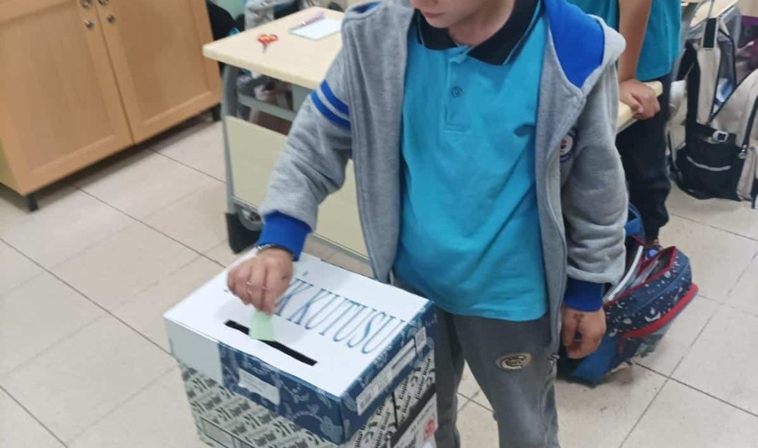 Bandırma’da küçük öğrencilerden “İyilik Kutusu” kampanyası Bandırma İlçe Milli Eğitim Müdürlüğü’ne bağlı Aksakal İlkokulu’nda Dünya Vicdan