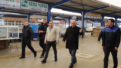 Gönen Belediye Başkanı İbrahim Palaz, Kapalı Pazar Yeri’nde yapılacak yenileme