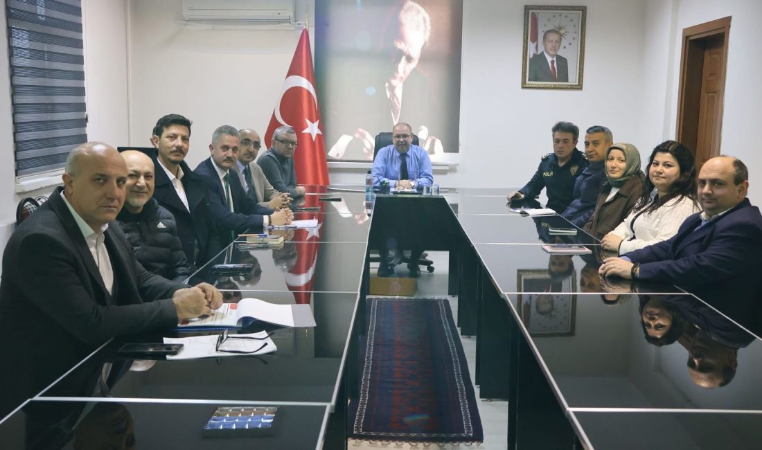 Susurluk’ta Dayanışma ve Ortak Hareket İçin Toplantı D.O.S.T. Projesi kapsamında Susurluk Kaymakamı Turgut Gülen başkanlığında koordinasyon toplantısı